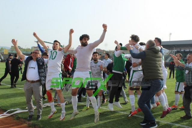 Sapancaspor'un şampiyonluk fotoğrafları