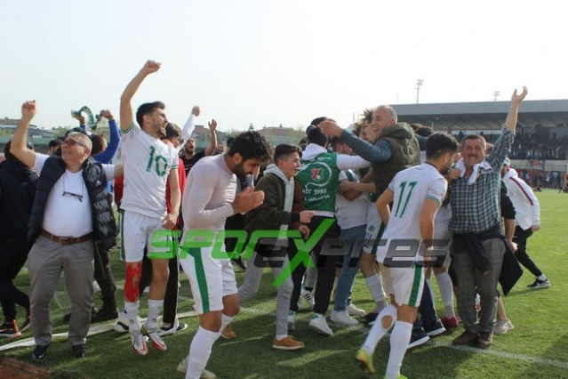 Sapancaspor'un şampiyonluk fotoğrafları