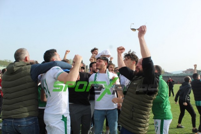 Sapancaspor'un şampiyonluk fotoğrafları
