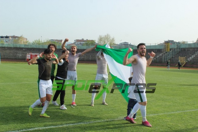 Sapancaspor'un şampiyonluk fotoğrafları