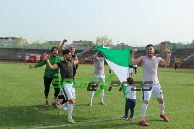 Sapancaspor'un şampiyonluk fotoğrafları