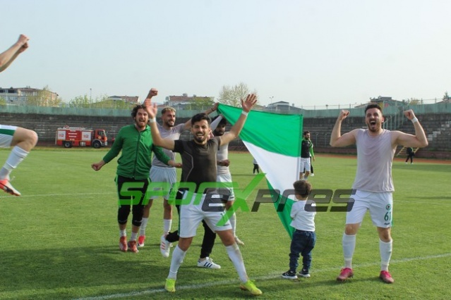 Sapancaspor'un şampiyonluk fotoğrafları