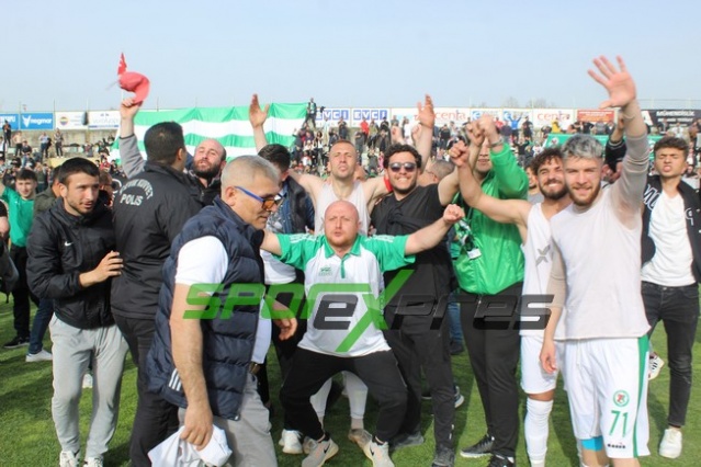 Sapancaspor'un şampiyonluk fotoğrafları