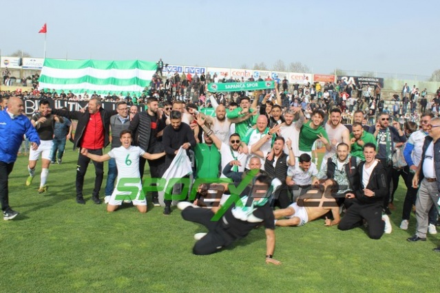Sapancaspor'un şampiyonluk fotoğrafları