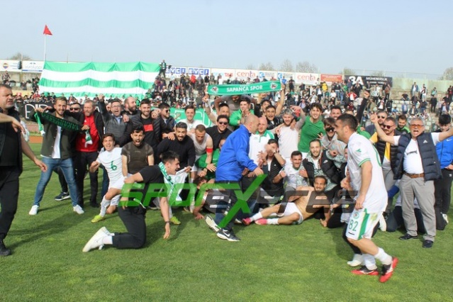 Sapancaspor'un şampiyonluk fotoğrafları