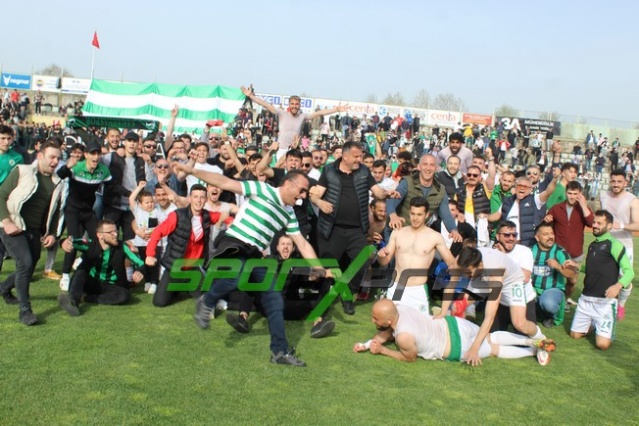 Sapancaspor'un şampiyonluk fotoğrafları