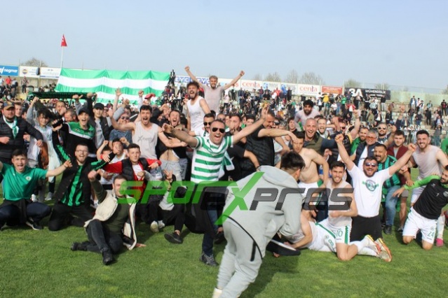 Sapancaspor'un şampiyonluk fotoğrafları