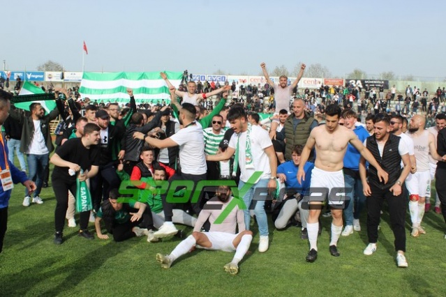 Sapancaspor'un şampiyonluk fotoğrafları