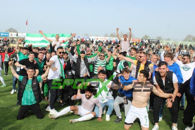 Sapancaspor'un şampiyonluk fotoğrafları