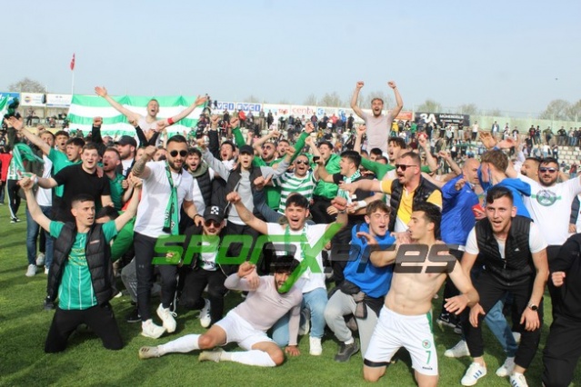 Sapancaspor'un şampiyonluk fotoğrafları