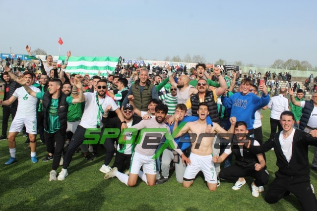 Sapancaspor'un şampiyonluk fotoğrafları