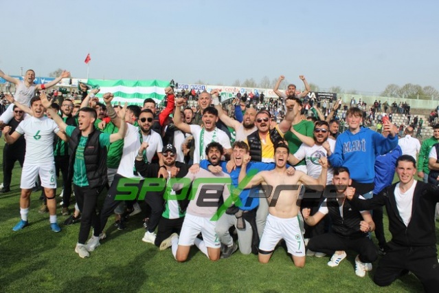 Sapancaspor'un şampiyonluk fotoğrafları