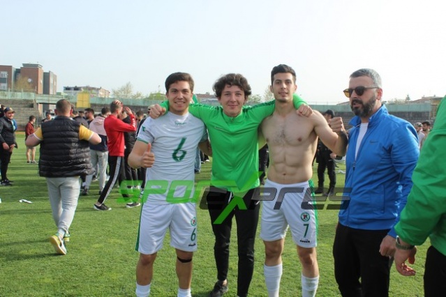 Sapancaspor'un şampiyonluk fotoğrafları