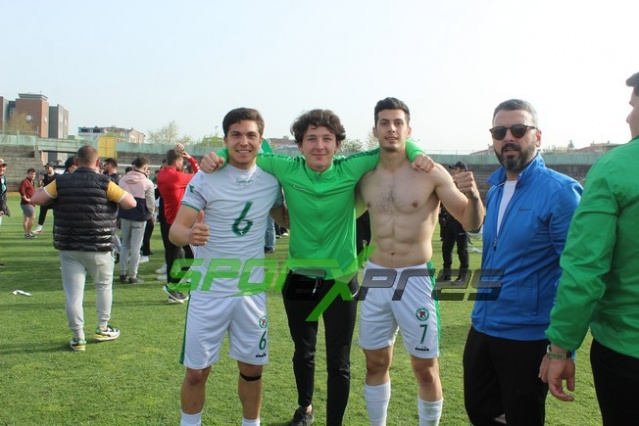 Sapancaspor'un şampiyonluk fotoğrafları