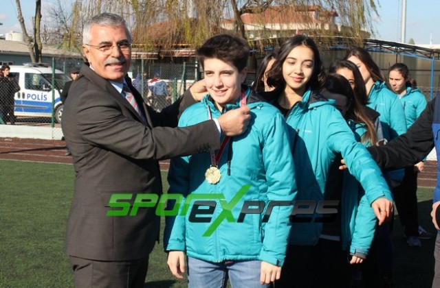 Liseler Futbolda Şampiyon Spor Lisesi