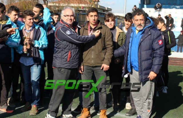 Liseler Futbolda Şampiyon Spor Lisesi