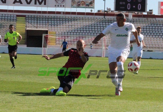 Sakaryaspor'un ilk hazırlık maçında gol sesi çıkmadı