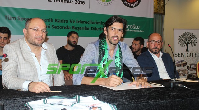 Büyükşehir Baskette imzalar atıldı