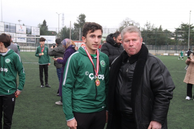 Harmanlıkspor kupaları topladı