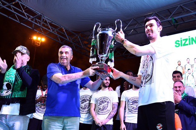 Sakarya Basket Şampiyonluğu Kutladı