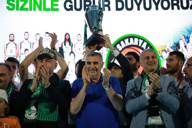 Sakarya Basket Şampiyonluğu Kutladı