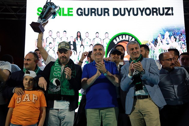 Sakarya Basket Şampiyonluğu Kutladı