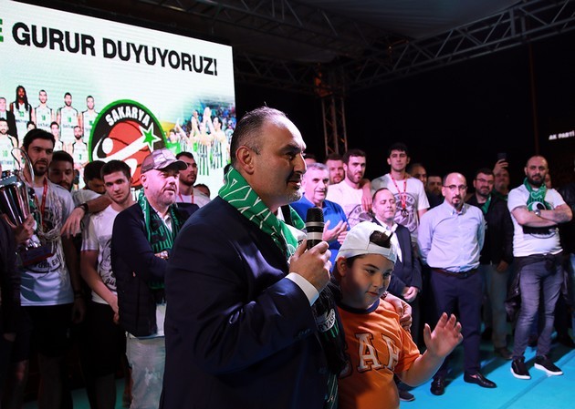 Sakarya Basket Şampiyonluğu Kutladı