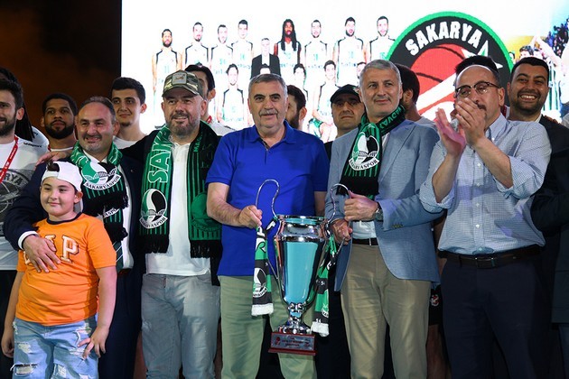 Sakarya Basket Şampiyonluğu Kutladı