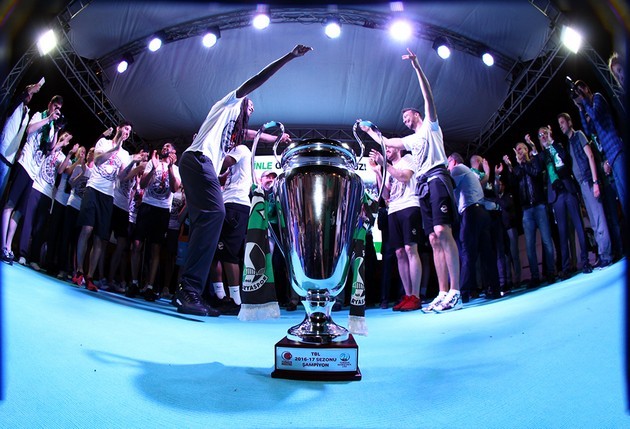 Sakarya Basket Şampiyonluğu Kutladı