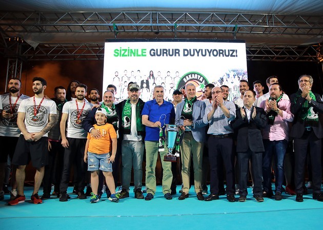 Sakarya Basket Şampiyonluğu Kutladı