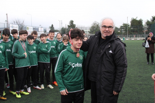 Harmanlıkspor kupaları topladı