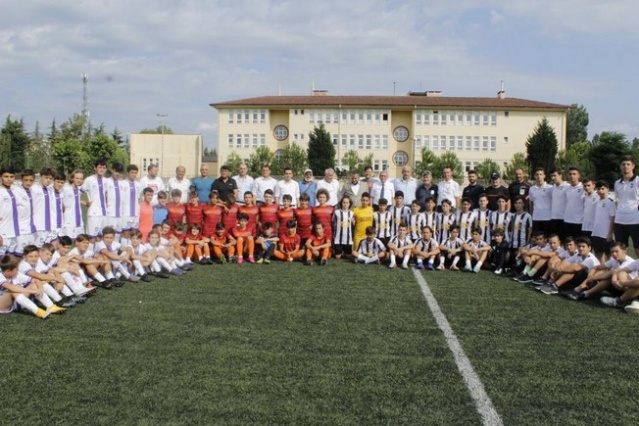 Sakaryalı Hakemler ayak tenisi turnuvasında buluştu
