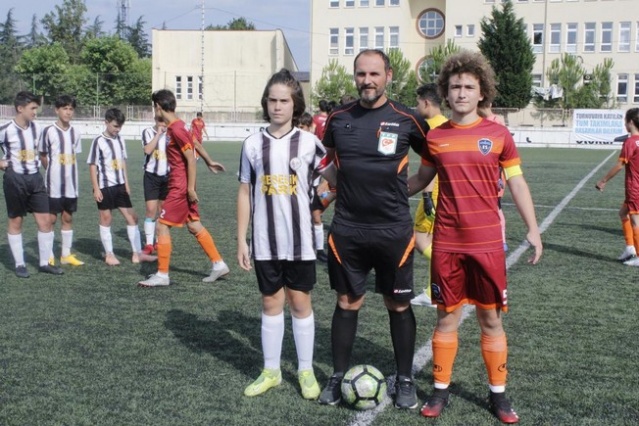 Sakaryalı Hakemler ayak tenisi turnuvasında buluştu