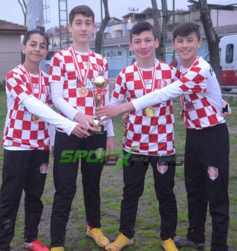 U14’de Şampiyonlar kupalarını aldı