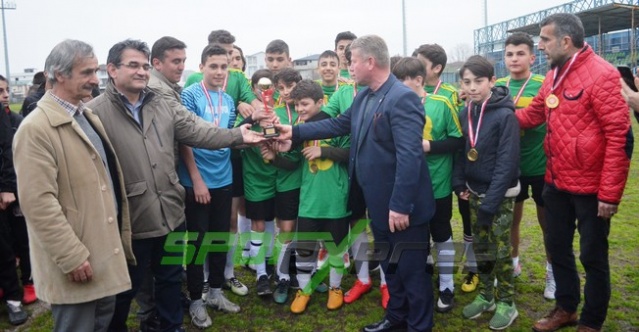 U14’de Şampiyonlar kupalarını aldı