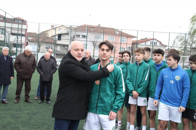 Harmanlıkspor kupaları topladı