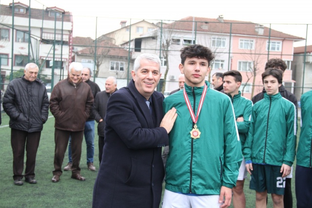 Harmanlıkspor kupaları topladı