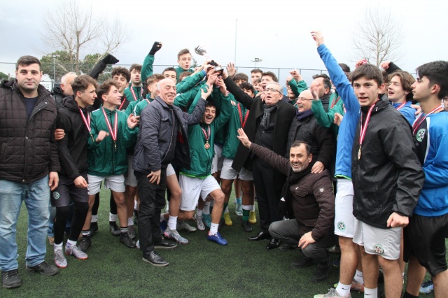 Harmanlıkspor kupaları topladı