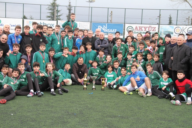 Harmanlıkspor kupaları topladı