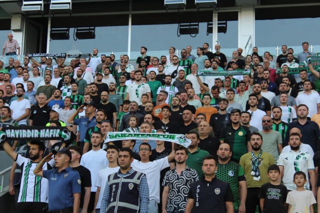 Sakaryaspor-Ümraniyespor maçından fotoğraflar