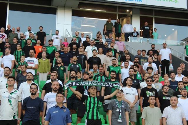 Sakaryaspor-Ümraniyespor maçından fotoğraflar