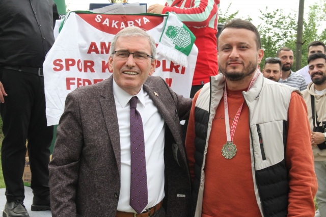 Pazarköy Eğitimspor şampiyonluk kupasını aldı