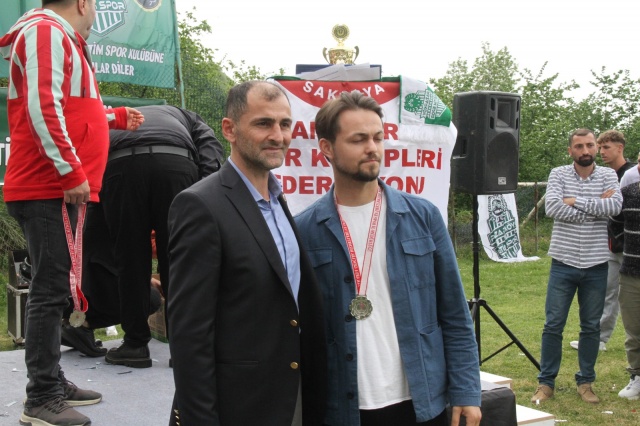 Pazarköy Eğitimspor şampiyonluk kupasını aldı