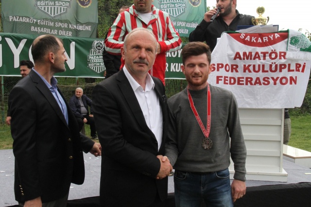 Pazarköy Eğitimspor şampiyonluk kupasını aldı