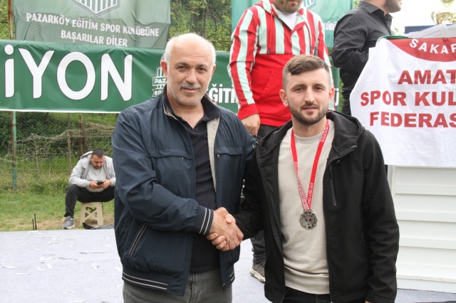 Pazarköy Eğitimspor şampiyonluk kupasını aldı