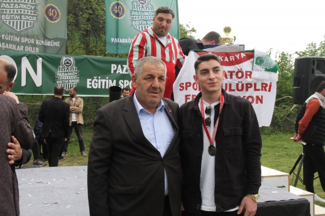 Pazarköy Eğitimspor şampiyonluk kupasını aldı
