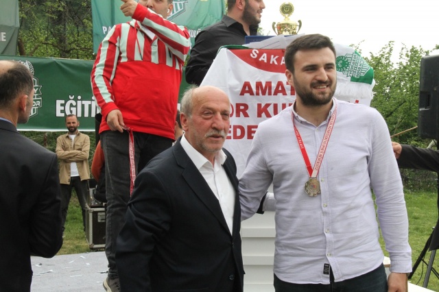 Pazarköy Eğitimspor şampiyonluk kupasını aldı