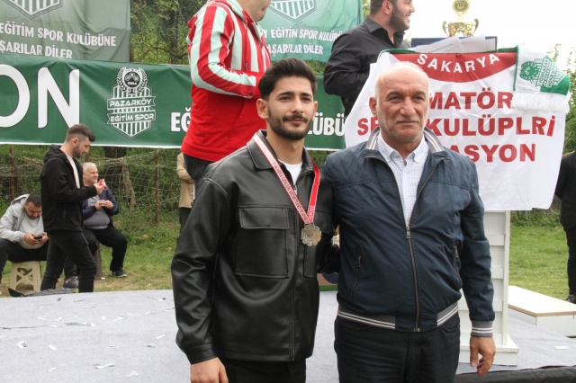 Pazarköy Eğitimspor şampiyonluk kupasını aldı