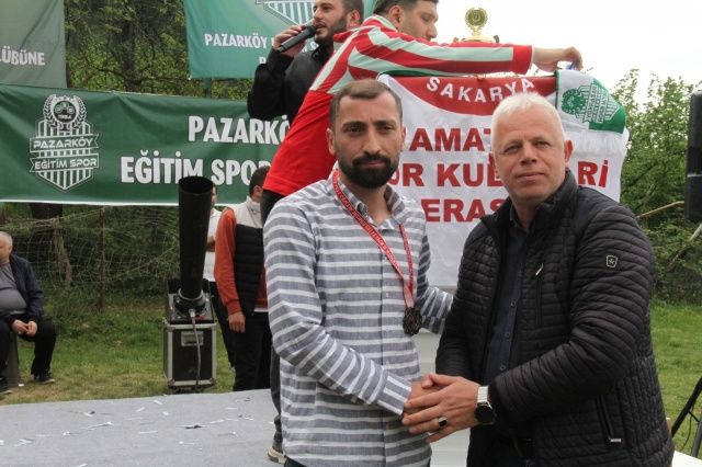 Pazarköy Eğitimspor şampiyonluk kupasını aldı