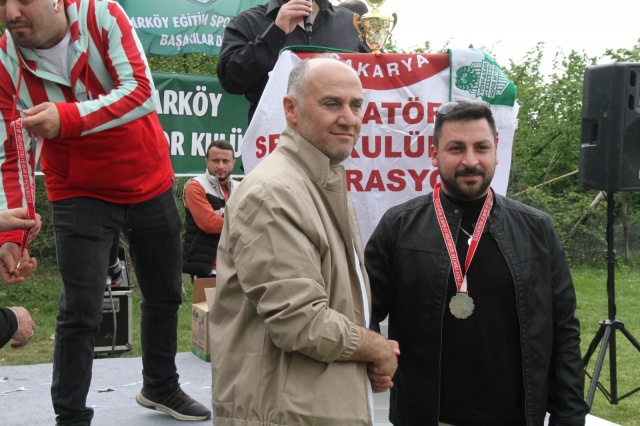 Pazarköy Eğitimspor şampiyonluk kupasını aldı